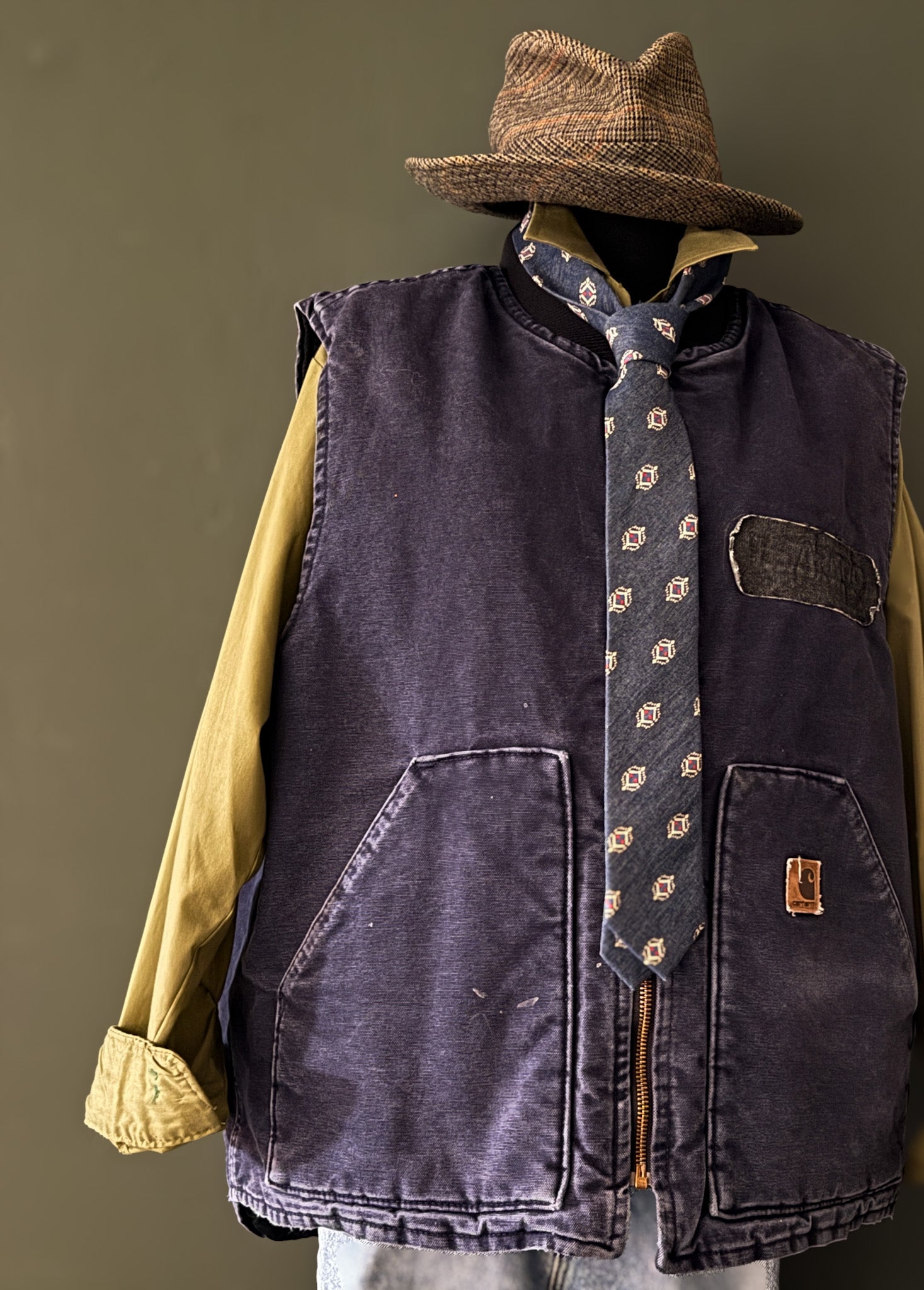 vintage carhartt vest
carhartt workwear
distressed work vest
navy blue carhartt