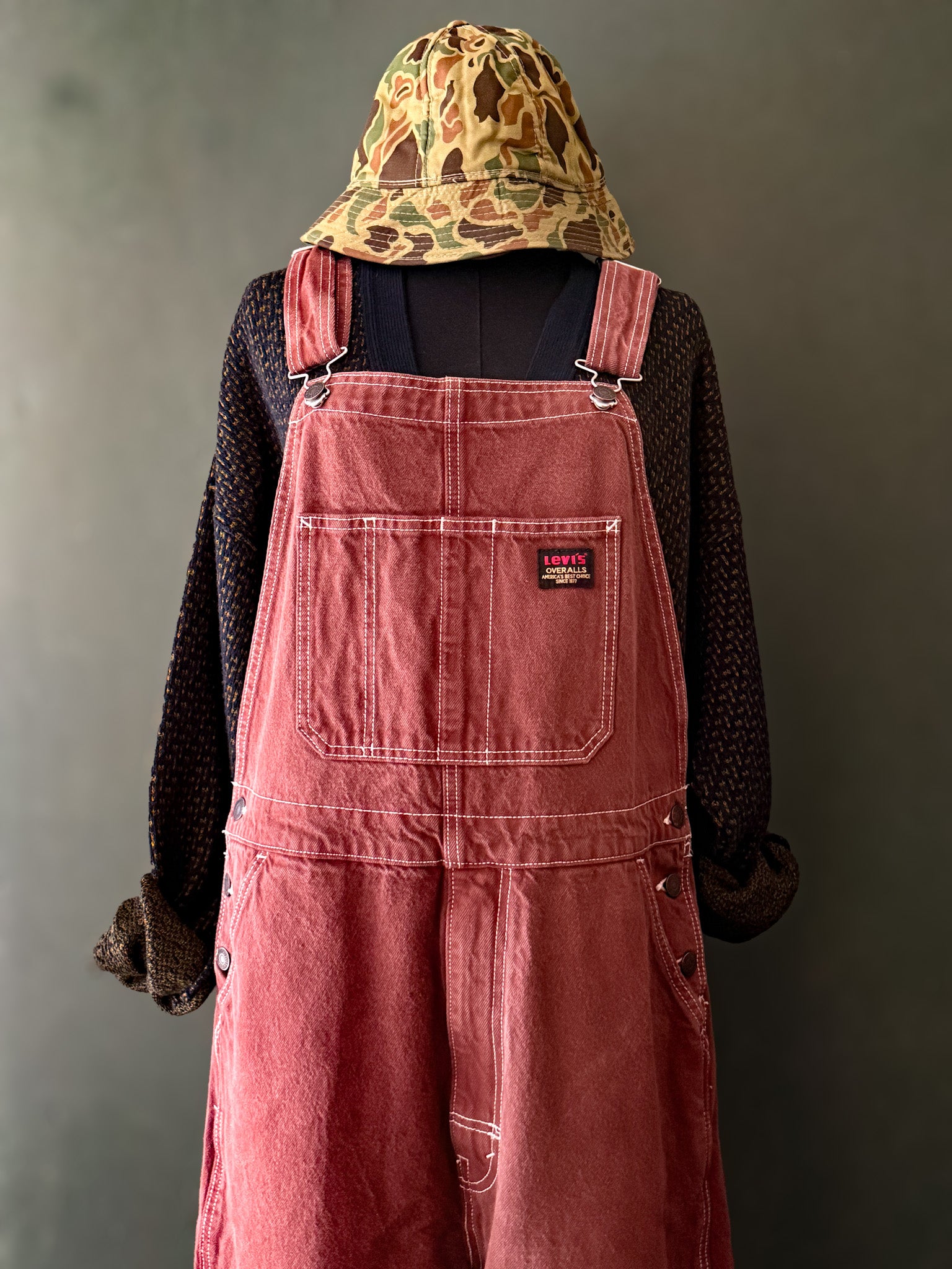 rust brown levis overalls
workwear overalls
heritage tomboy style
bohemian clothing outfit