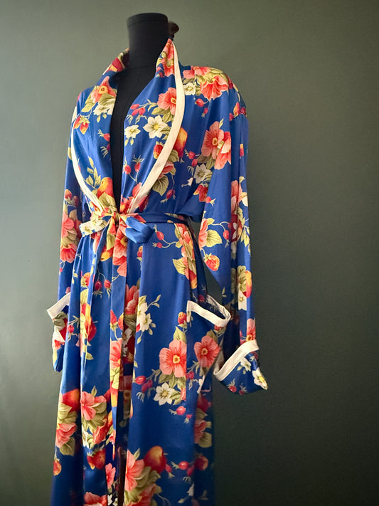 vintage victoria’s secret robe
floral dressing gown
bohemian lounge robe
retro sleepwear