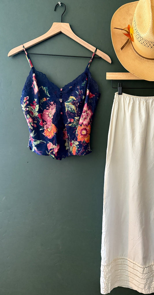 vintage victoria’s secret cami
floral lace cami
90s lingerie top
bohemian vintage top