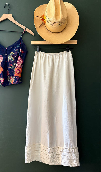 vintage slip skirt
white vintage skirt
bohemian vintage clothing
prairie style skirt