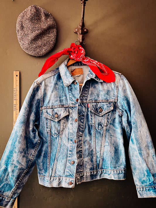 vintage levis jacket
levis type iii
big e denim
1970s trucker jacket workwear denim